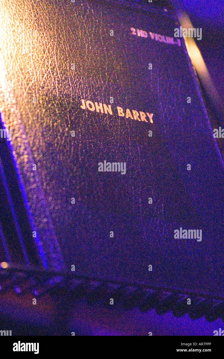 Buch mit Noten für 2. Violine für Oscar-prämierten britischen Filmkomponisten John Barry in Concert Royal Albert Hall London Stockfoto