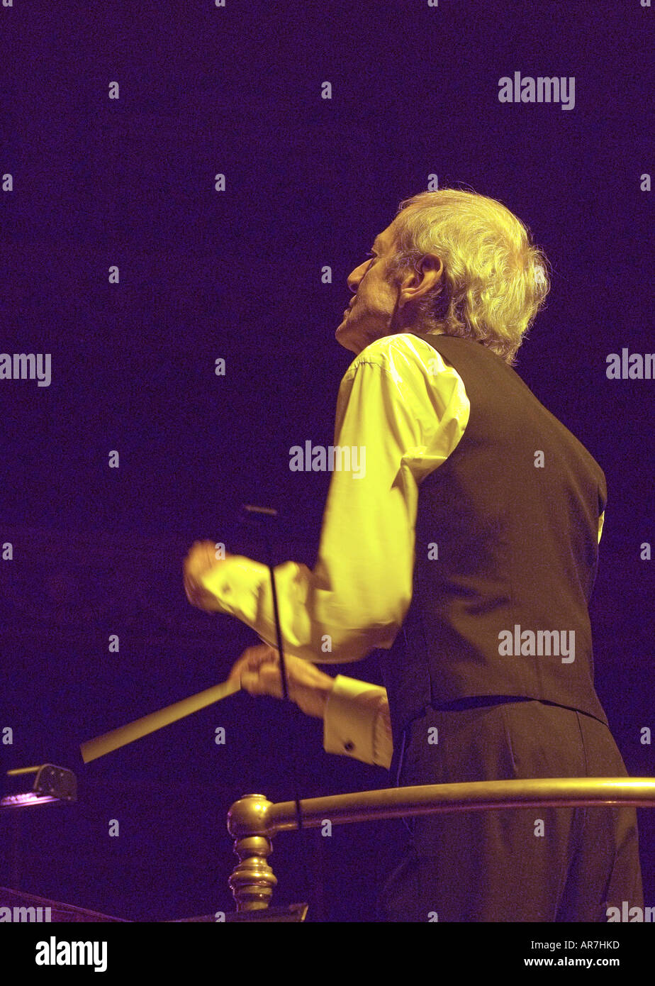Britischen Filmkomponisten John Barry (1933-20110 in Konzert in der Royal Albert Hall, London, UK. 28. September 2006. Stockfoto
