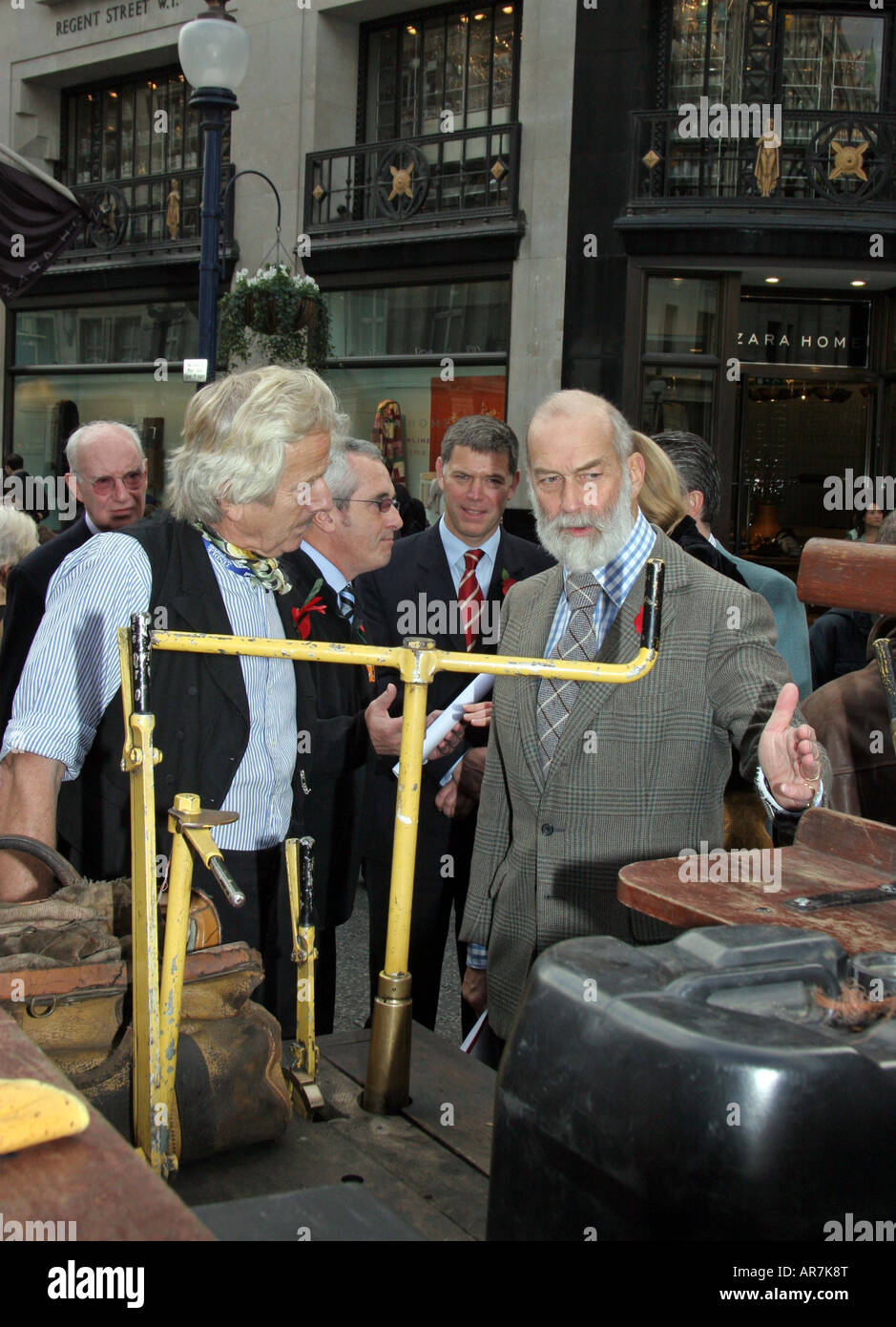 1896 Salvesen (Dampf) reg. BS8399 Nr. 6 Herr John Brydon plaudert, seine königliche Hoheit Prinz Michael von Kent in der Regent Street Stockfoto