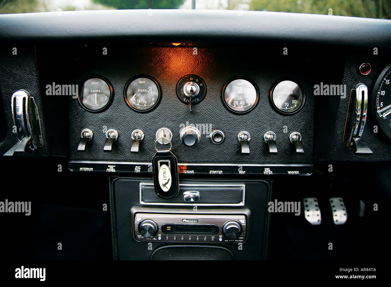 Jaguar E-Typ-dashboard Stockfoto