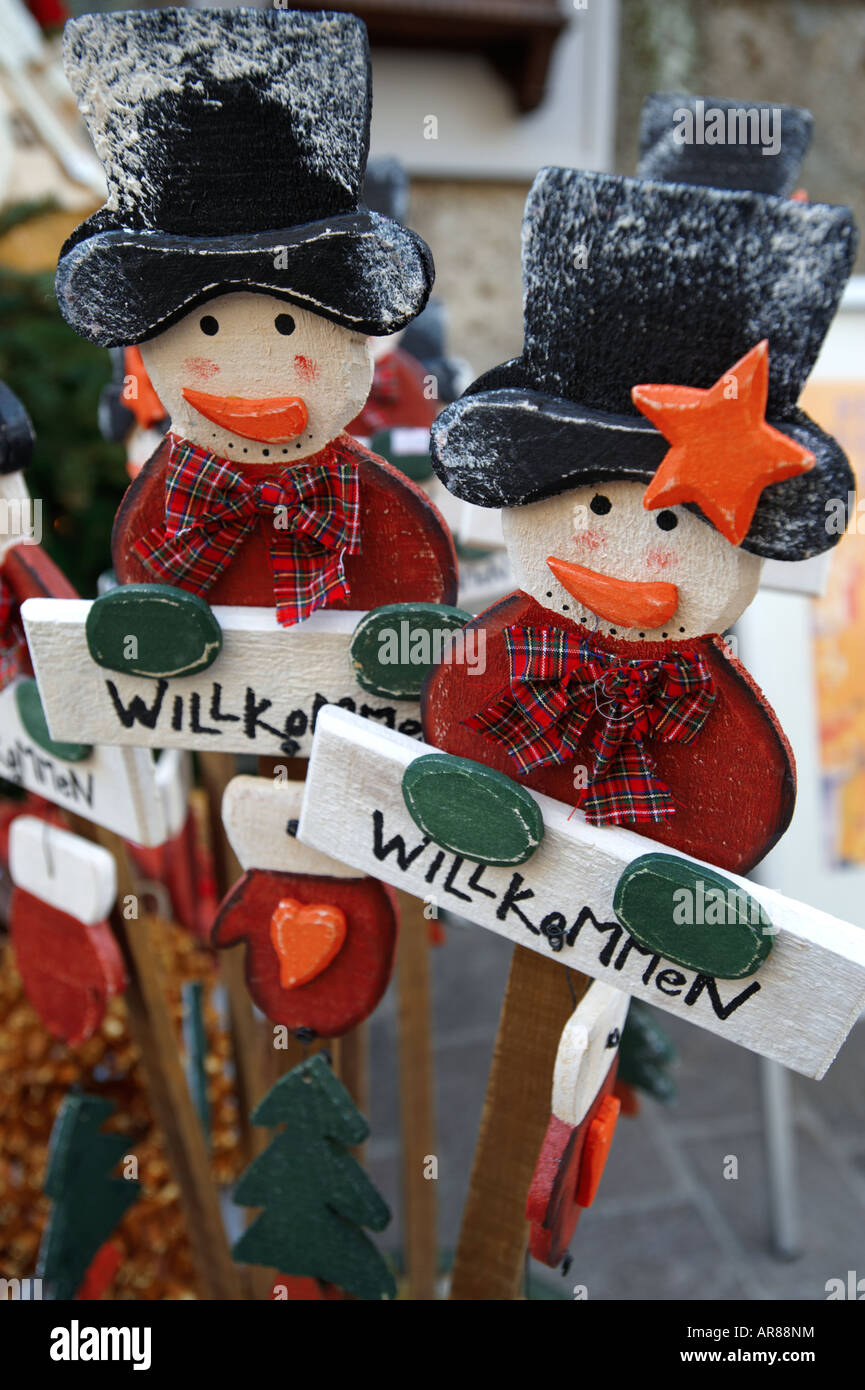 Festliche Weihnachtsdekoration auf Saltzburg Weihnachtsmarkt, Österreich Stockfoto