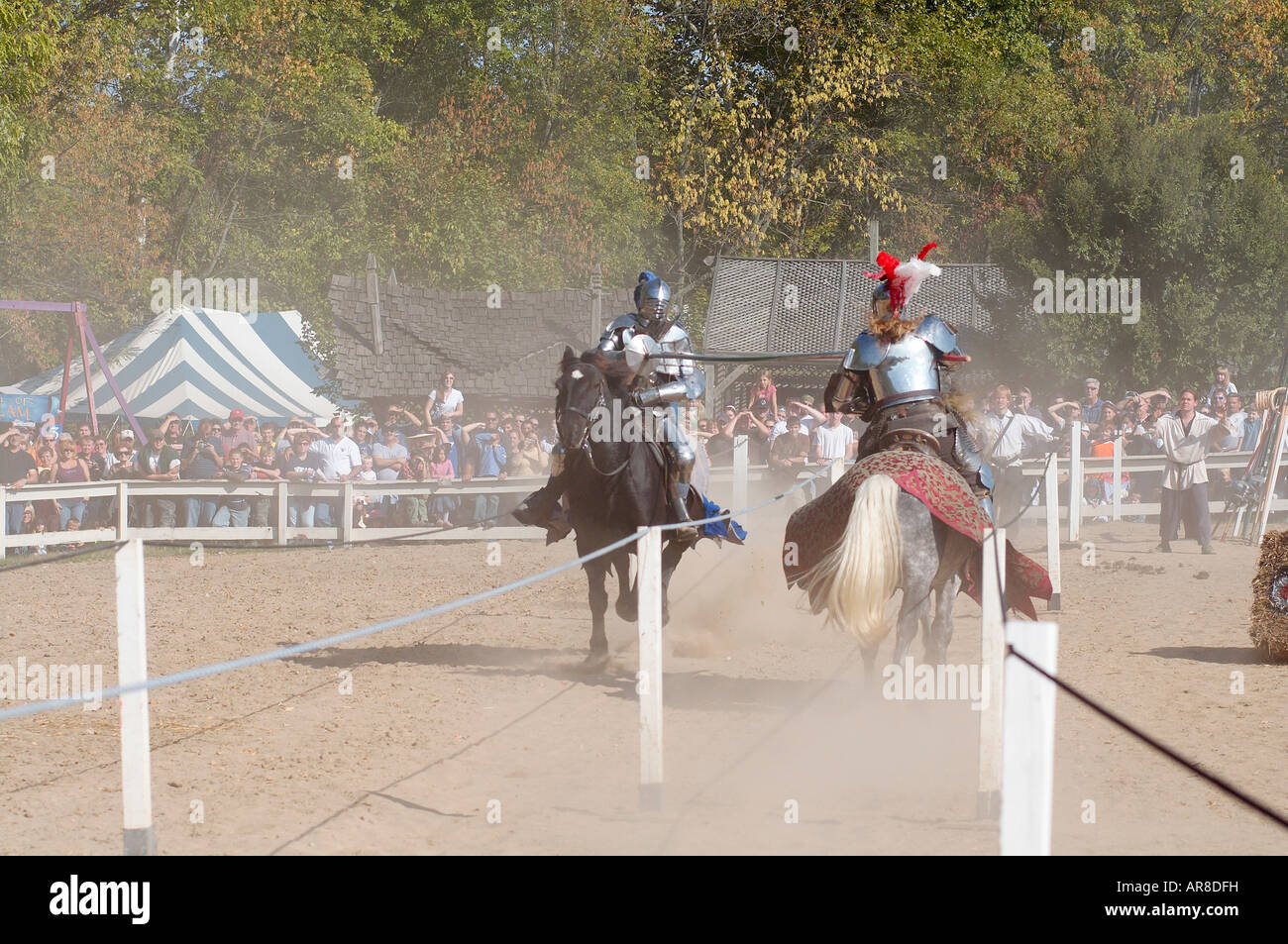 Ritter in Rüstung Ritter zu Pferd Stockfoto
