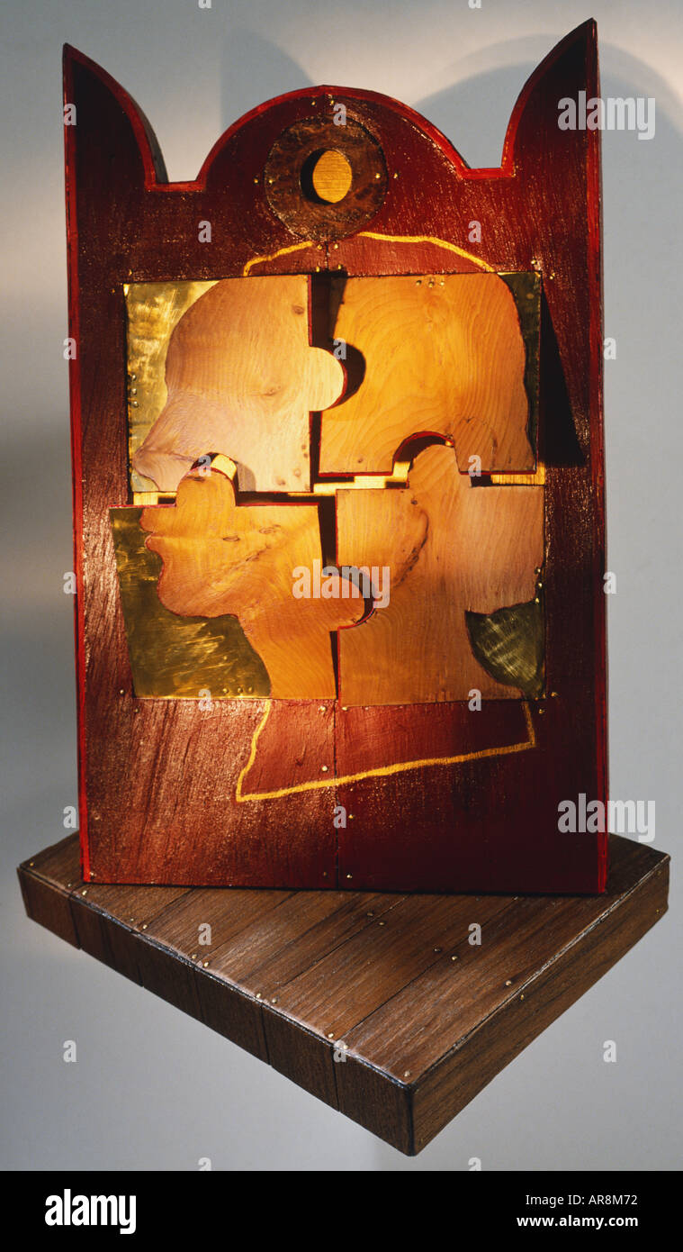 Holz Puzzle set vier große Stücke bilden Gesicht im Profil, Puzzle Againt dekorativ angebrachten hölzernen Backgroud. Stockfoto