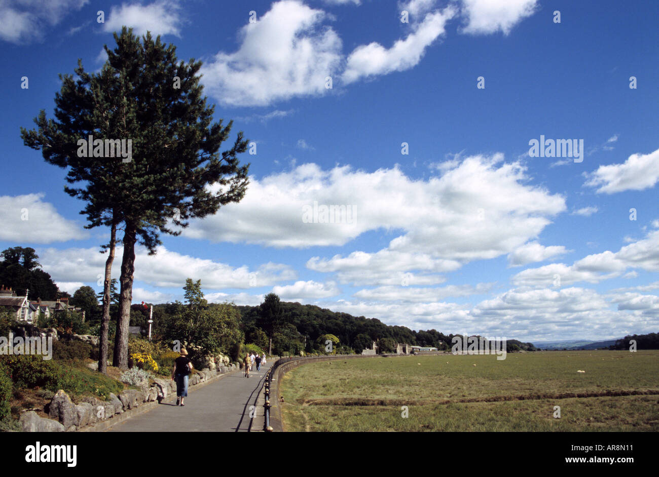 Die Esplanade um Morecambe Bay im Grange über Sands in Cumbria Stockfoto