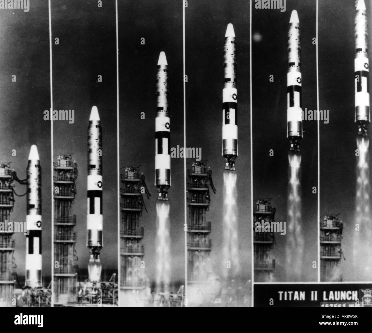 Militär, USA, Luftwaffe, Rakete, Lauchung einer landgestützten ballistischen Langstreckenrakete "Titan II" aus einem unterirdischen Bunker, ca. 1962, Stockfoto