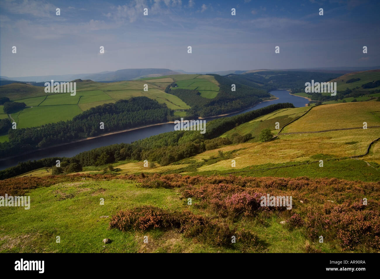 Derwent Reservoir High Peak District England UK aus Sicht der Whinstone Lee Tor Stockfoto