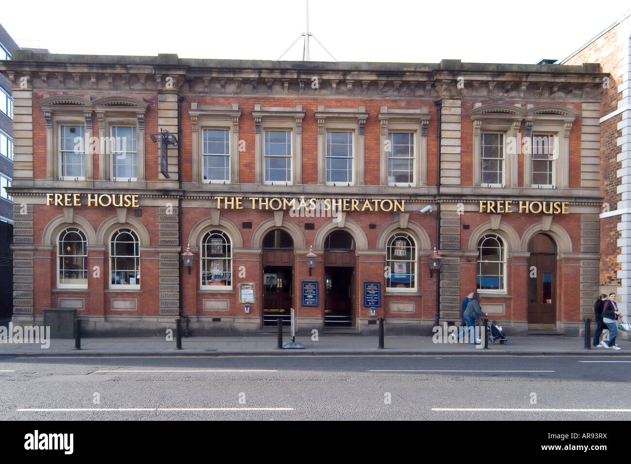 Eine ehemaligen öffentlichen Gebäuden das Konkursgericht umgewandelt in einer Gastwirtschaft in Stockton on Tees Co Durham UK Stockfoto