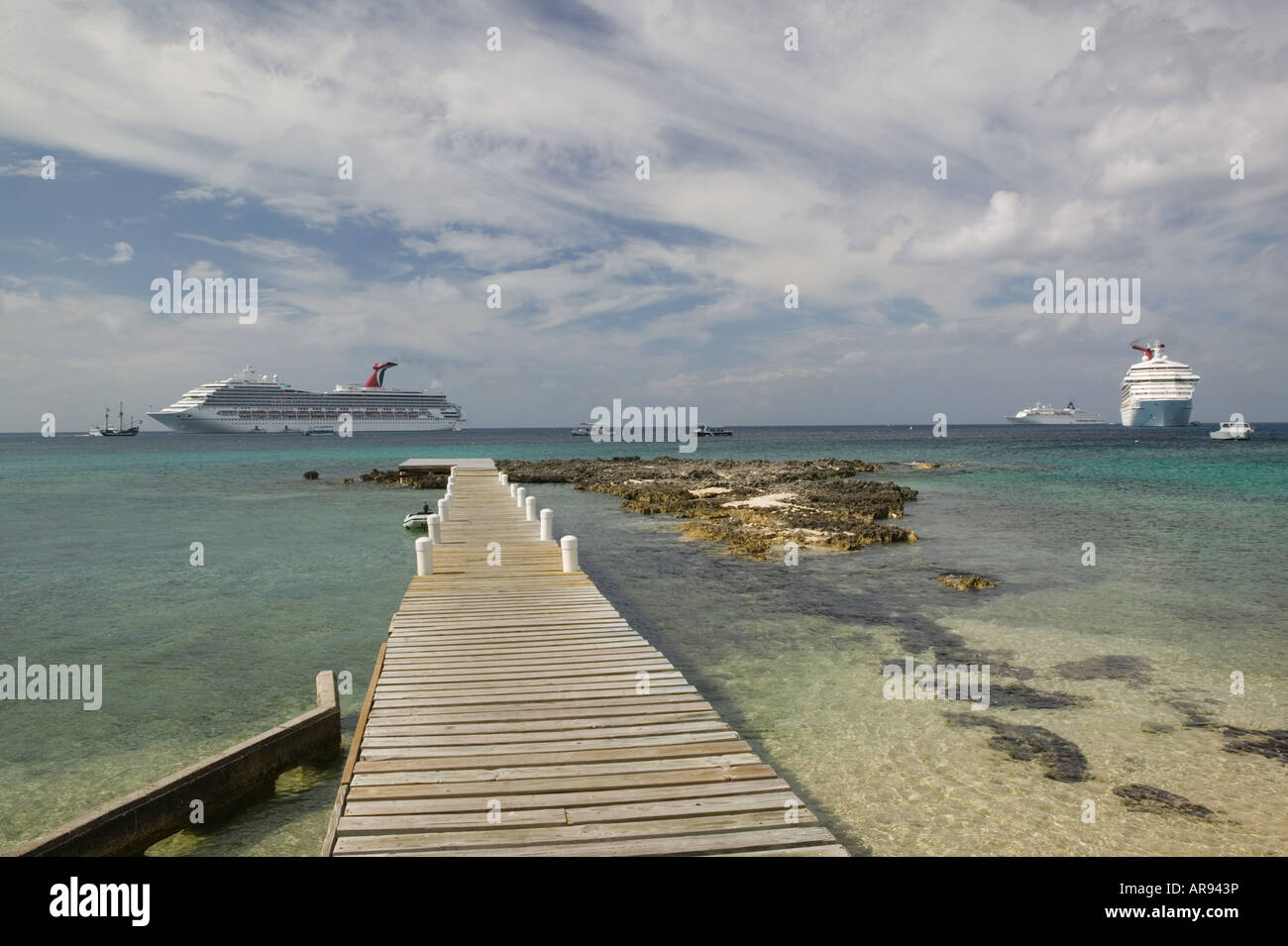 CAYMAN Inseln, GRAND CAYMAN, Georgetown: Kreuzfahrtschiffe Stockfoto