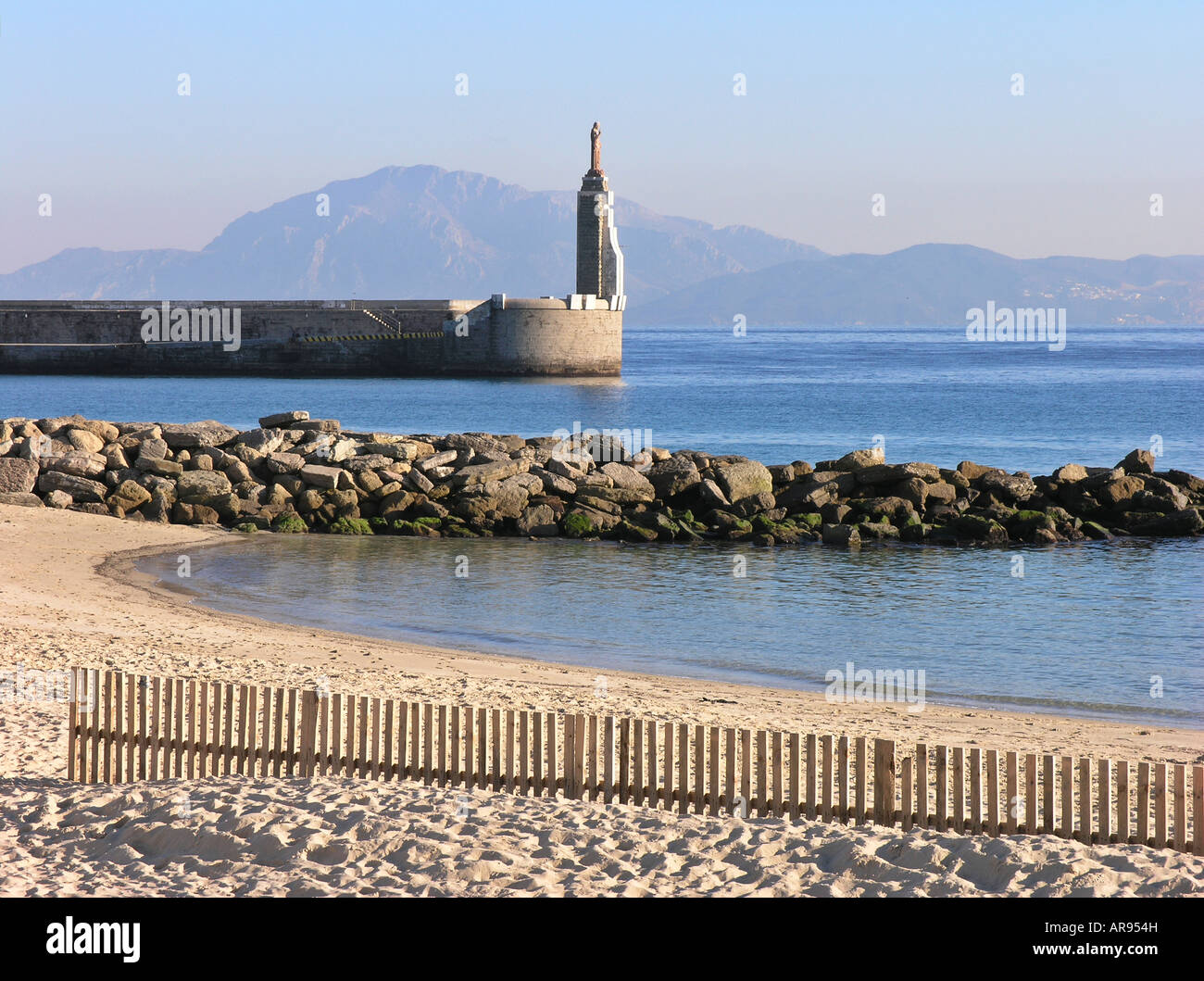 Meerenge von Gibraltar und Marokko Berge im Hintergrund. Tarifa. Provinz Cadiz. Spanien Stockfoto