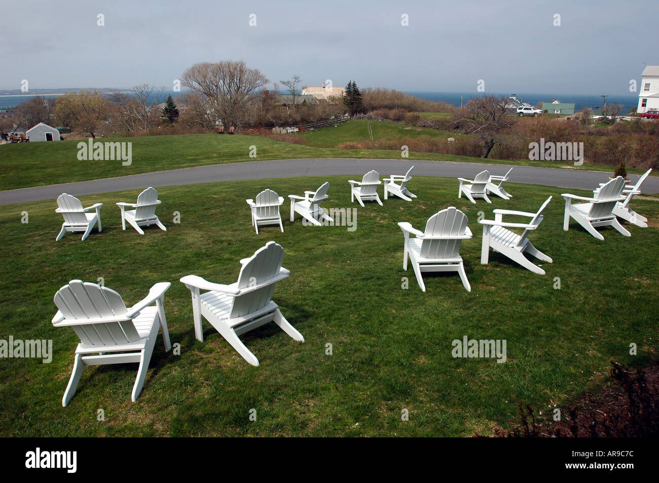 Gartenmöbel Stühle, Spring House, Block Island Rhode Island Adirondack USA  RI Stockfotografie - Alamy
