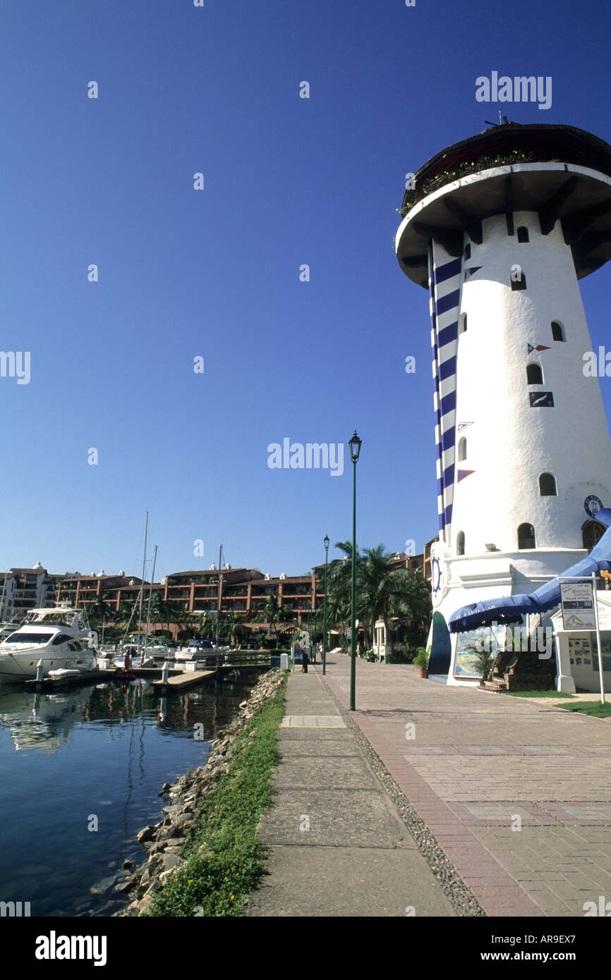 Bootfahren Farbe und das gute Leben in Marina Vallarta in der touristischen Stadt von Puerto Vallarta Mexiko Stockfoto