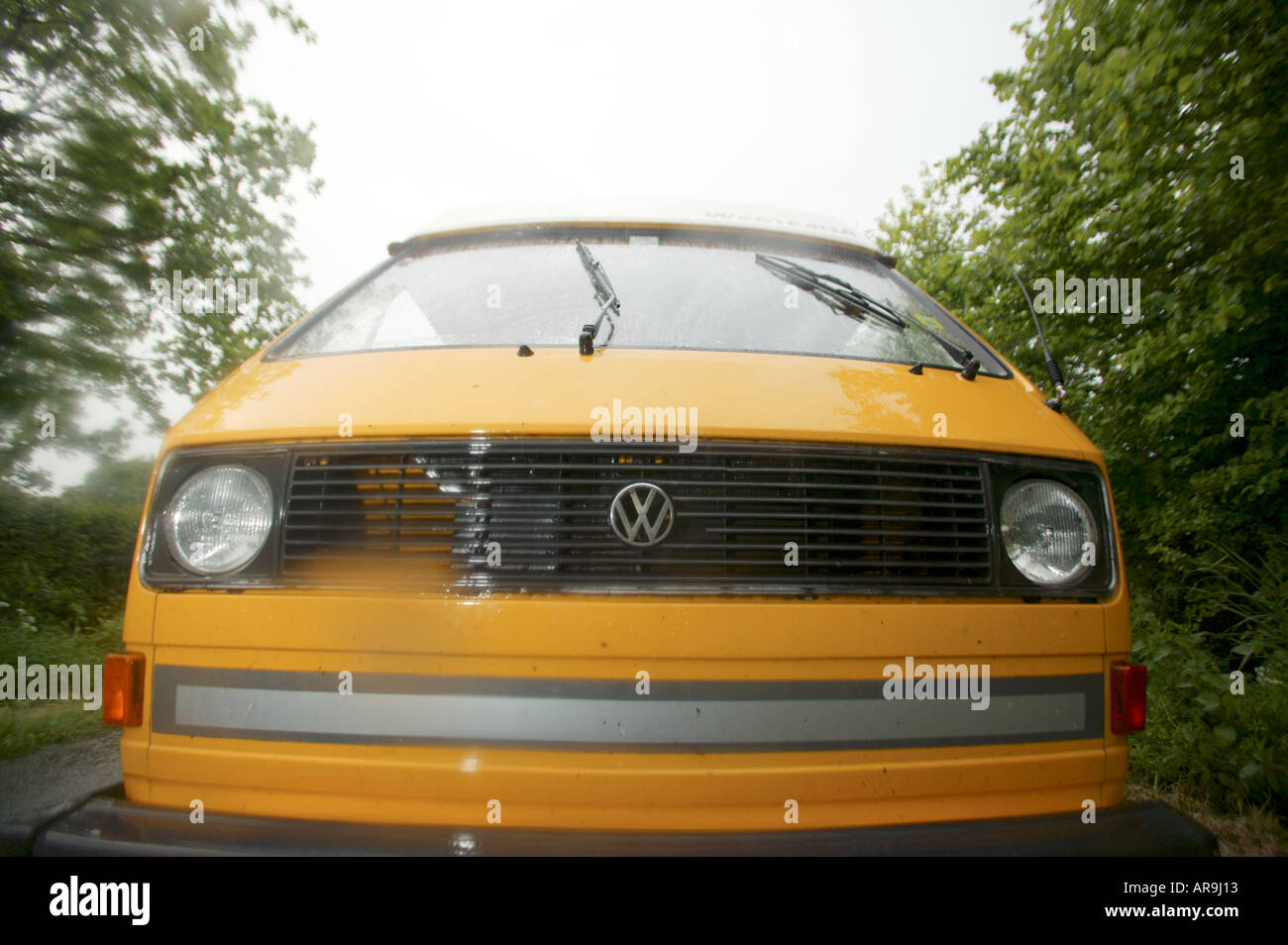 VW Volkswagen Camper Van Kombi fahren Stockfoto