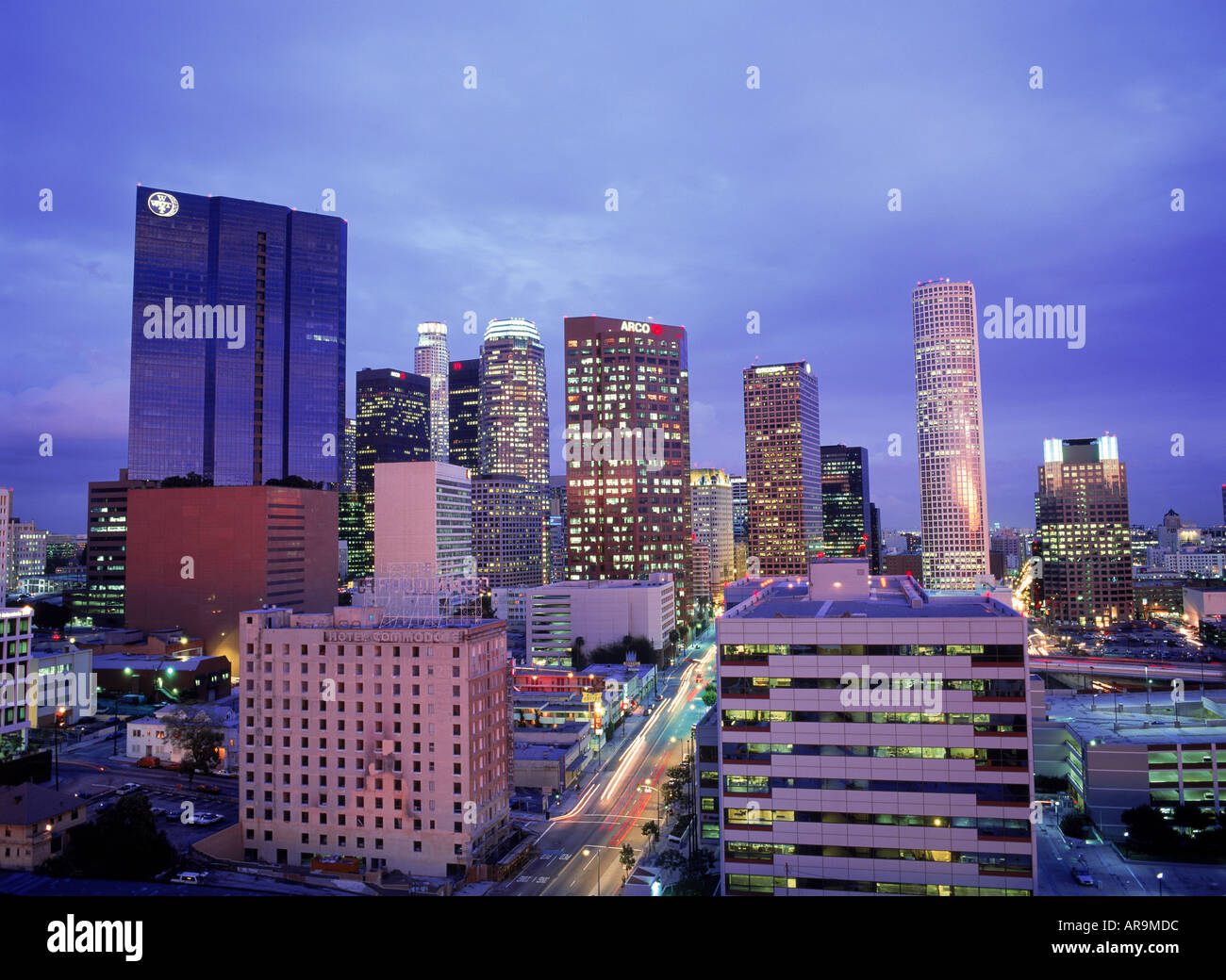 Skyline von Los Angeles in der Abenddämmerung Stockfoto