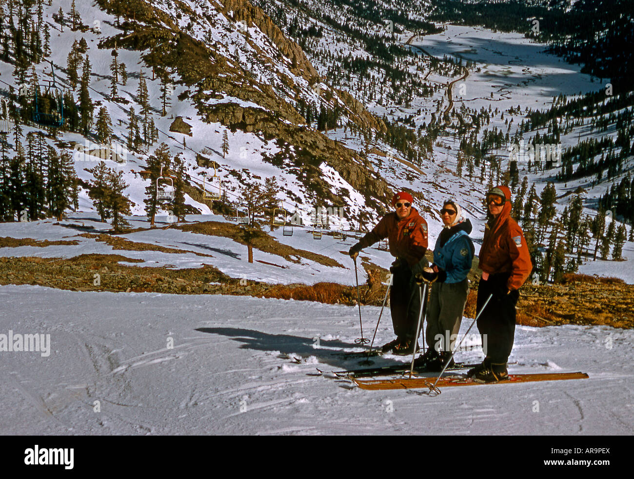 Skifahren der 1950er Jahre Stil im Lookout Pass, Wallace, Idaho, USA, 1956 c Stockfoto