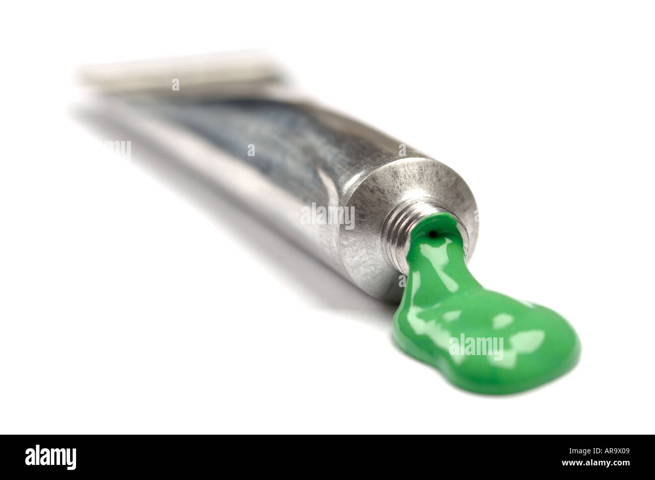 Rohr des grünen Künstler-Acrylfarbe Stockfoto