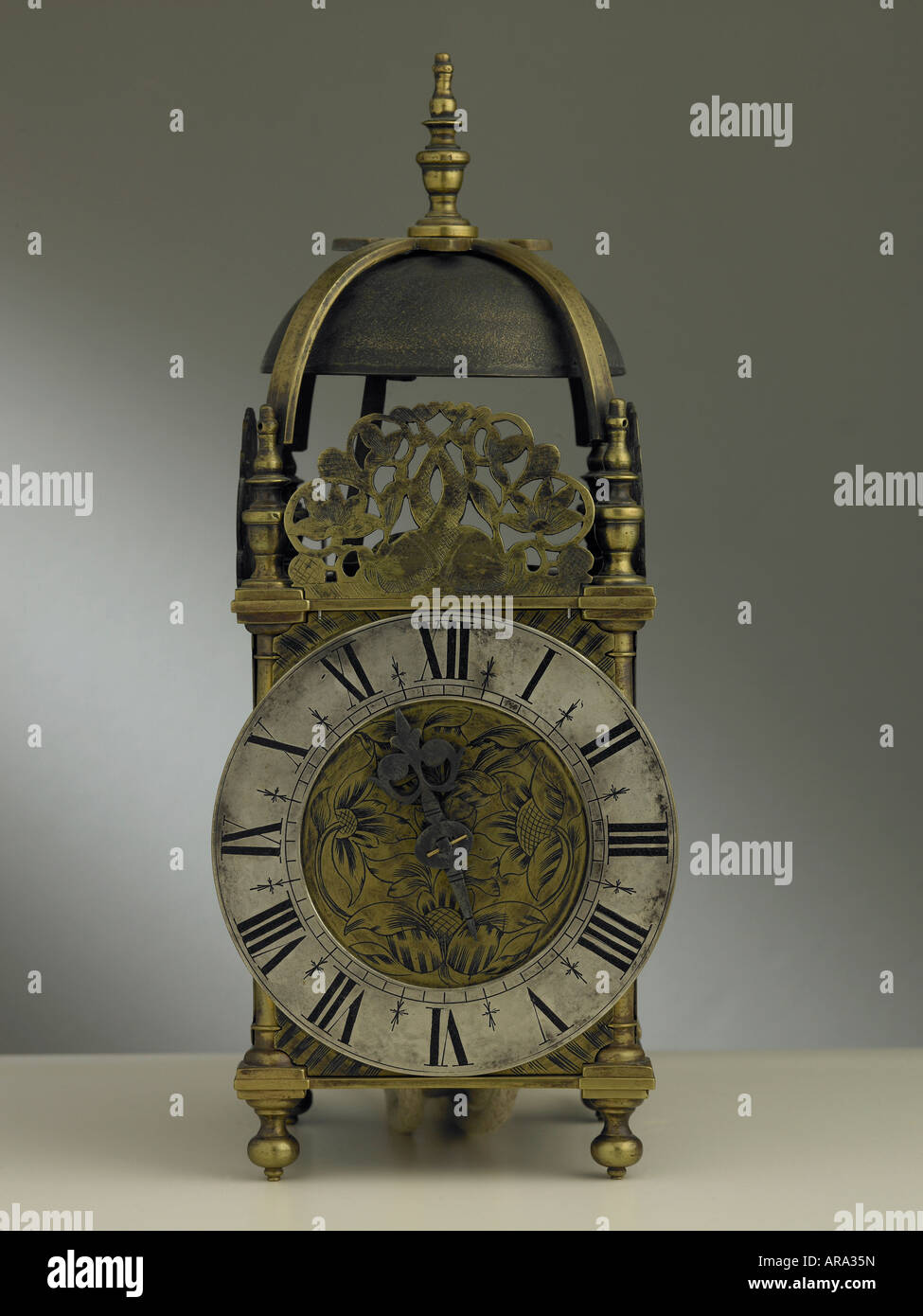 Englische Laterne Uhr circa 1690 Stockfoto