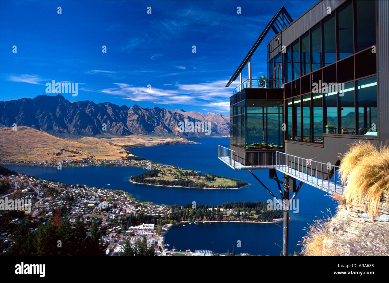 Blick auf Queenstown Lake Wakatipu und die Remarkables aus Skyline komplexe Südinsel Neuseeland Stockfoto