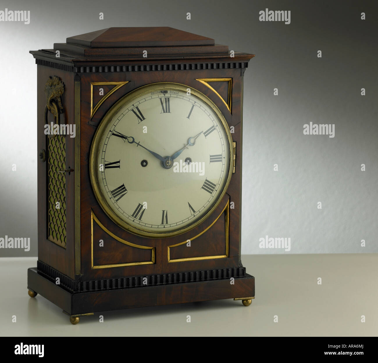 Regency, Fase oben, Bracket Clock, ca. 1815 Stockfoto