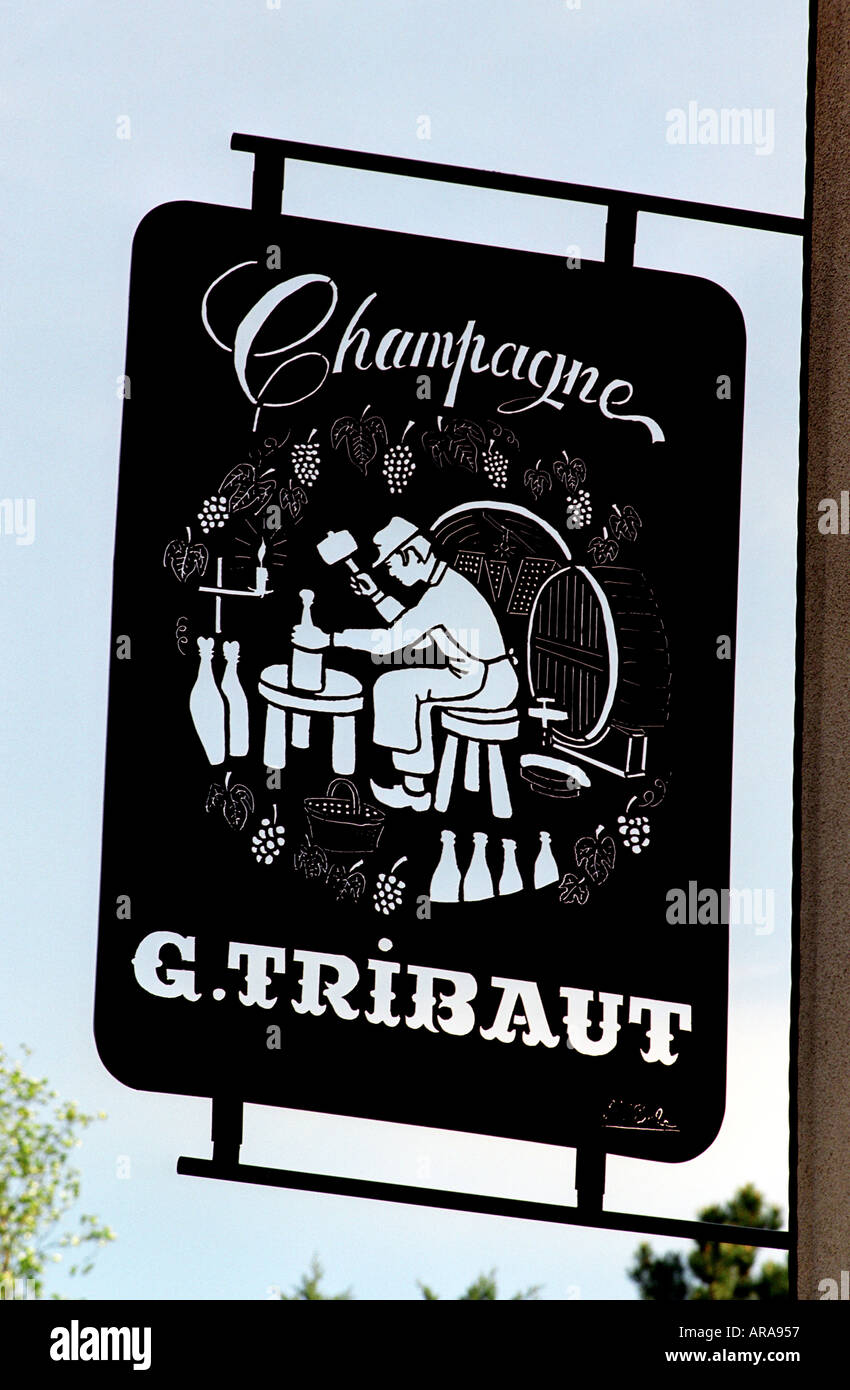 Schmiedeeisen-Zeichen vor einem Haus in Hautvillers in der Region Champagne-Ardenne, Frankreich Stockfoto