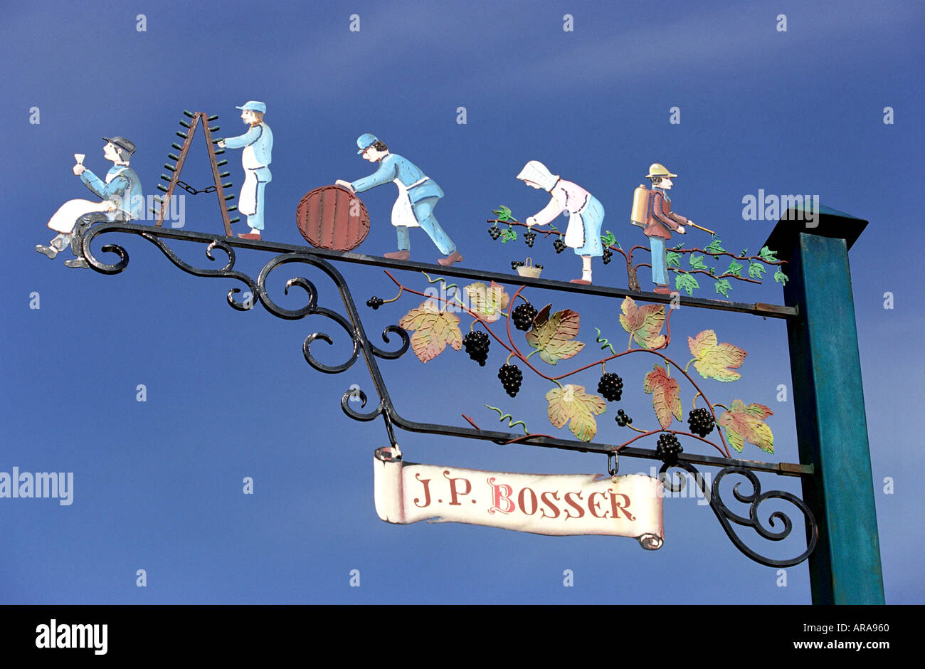 Schmiedeeisen-Zeichen vor einem Haus in Hautvillers in der Region Champagne-Ardenne, Frankreich Stockfoto