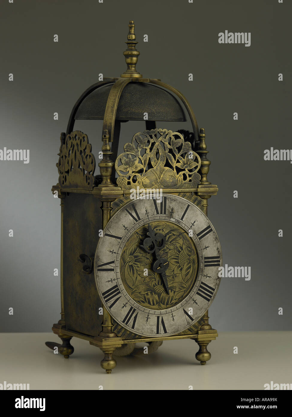 Englische Laterne Uhr circa 1690 Stockfoto