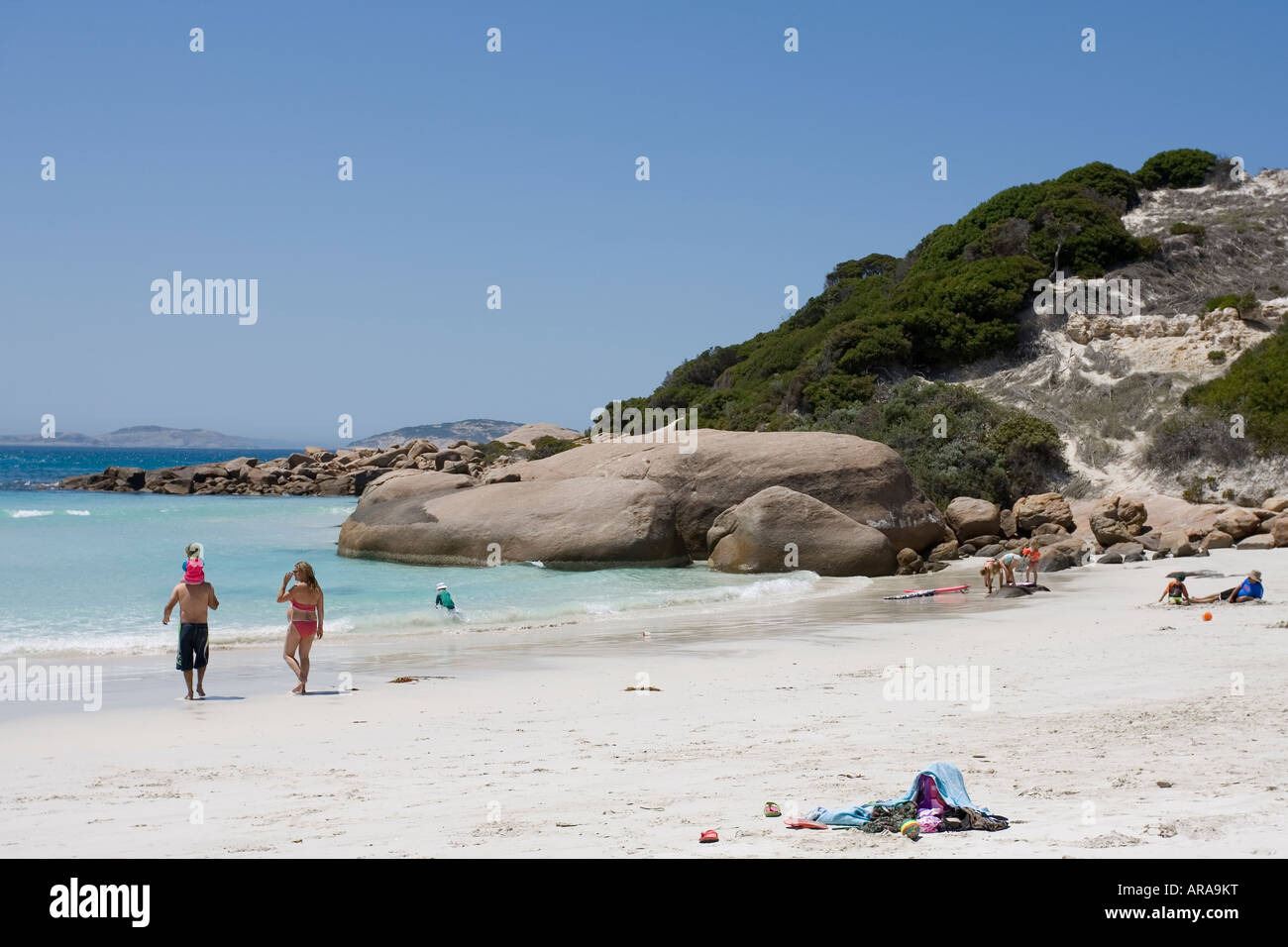 Schwimmer genießen Sie das klare blaue Wasser von Western Australia Stockfoto