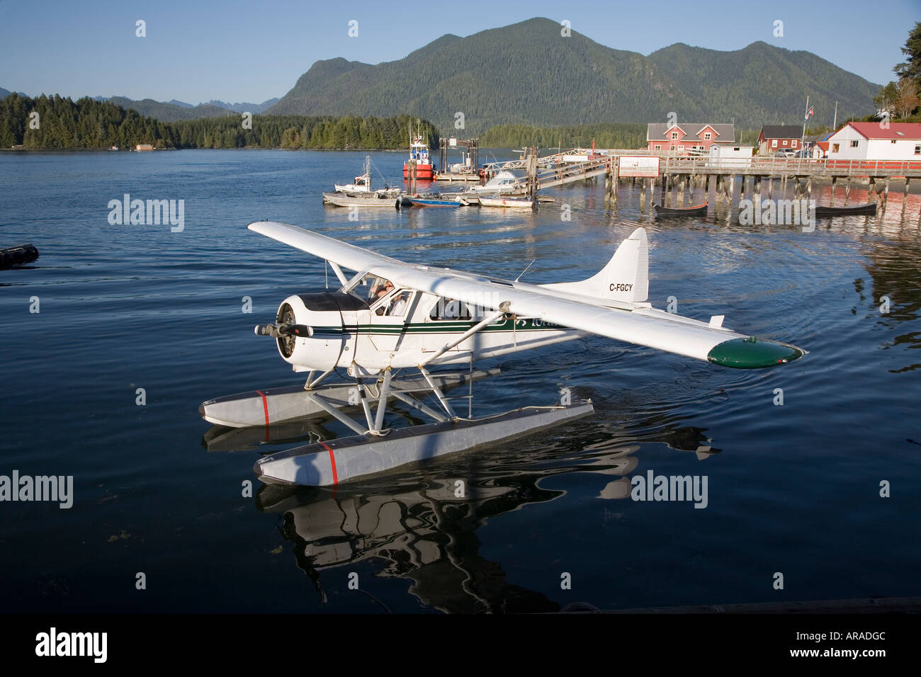 Wasserflugzeug mit Touristen Rollen, Liegeplätze in Tofino Vancouver Island Kanada Stockfoto