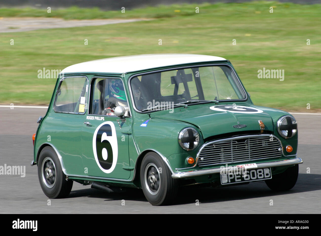 1964 Austin Mini Cooper S bei Goodwood Revival, Sussex, UK Stockfoto