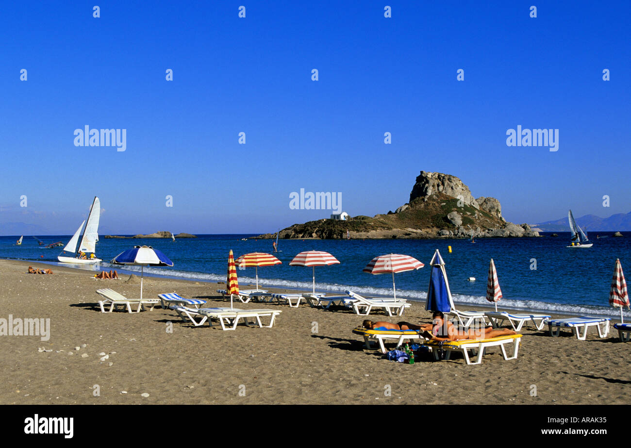 Griechenland Dodekanes Kos San Stefanos Strand mit der Insel in Kefalos Stockfoto