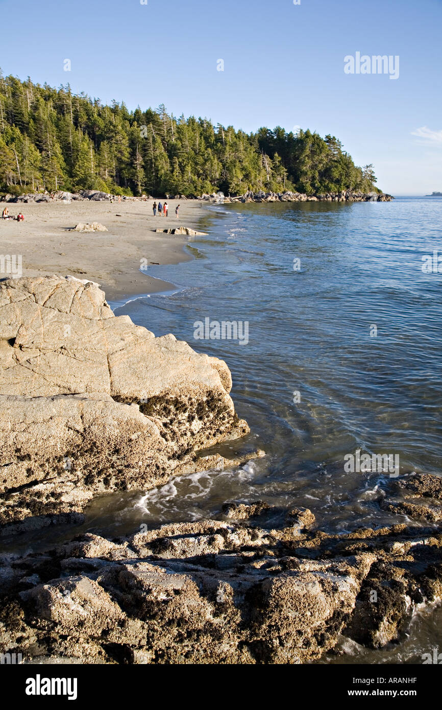 Gruppe zu Fuß auf Tonquin Beach Tofino Vancouver Island Kanada Stockfoto