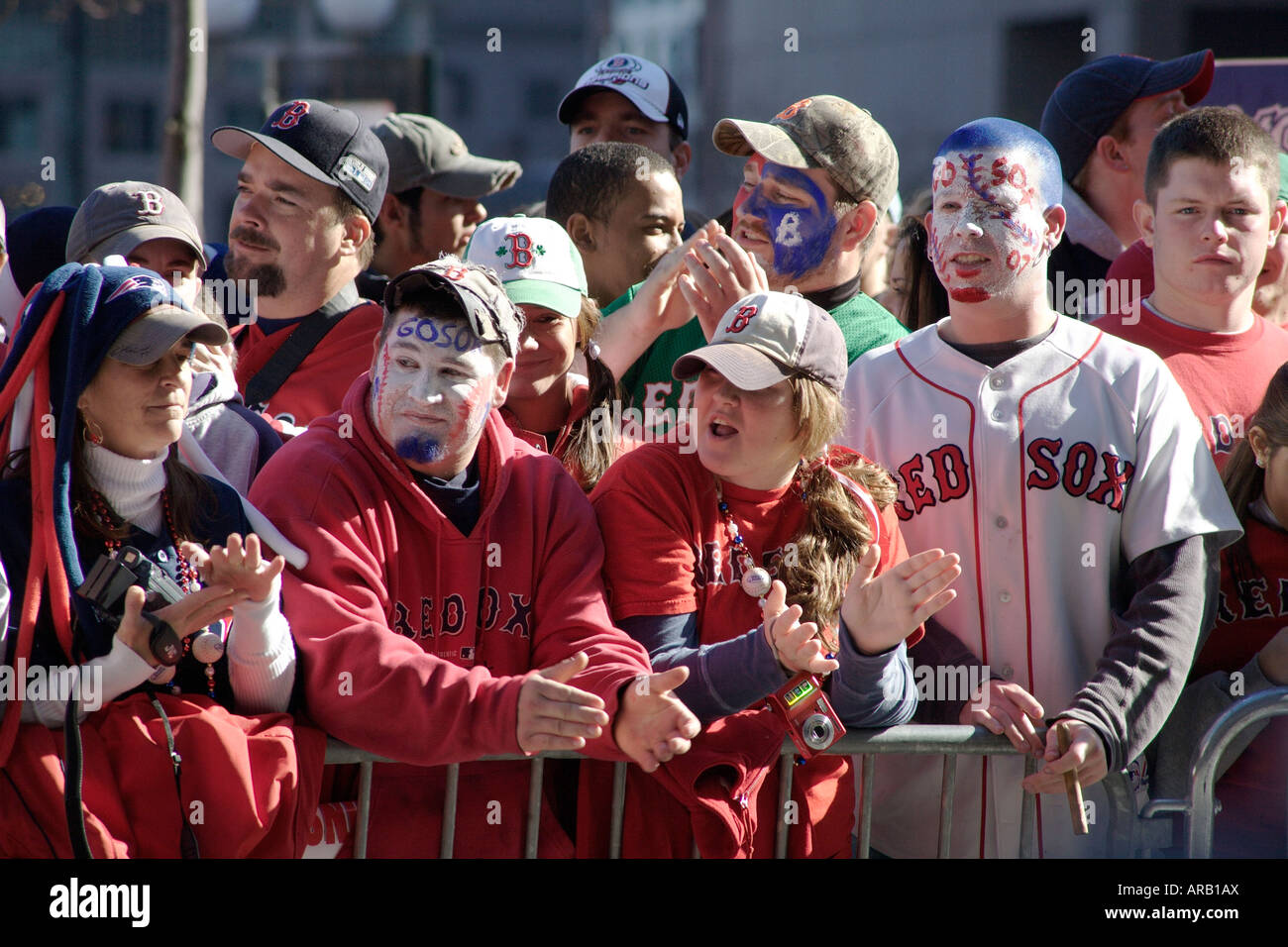 Masse der Leute, die Boston Red Sox Sieg in der World Series 2007 zu feiern. Boston, Massachusetts, Vereinigte Staaten Stockfoto