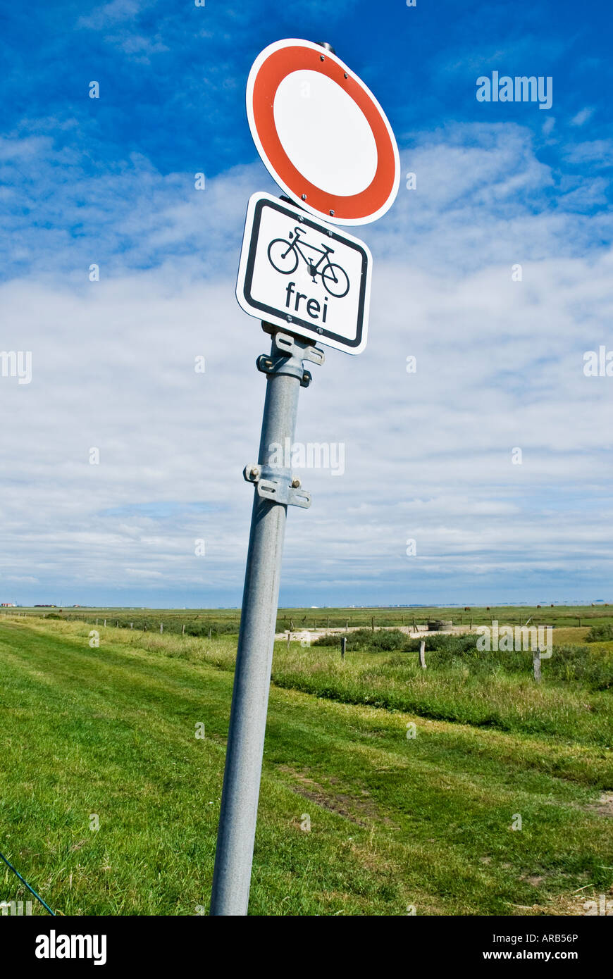 Deutsche Bike Route Straßenschild auf dem Fahrrad nur Insel Juist, Deutschland Stockfoto