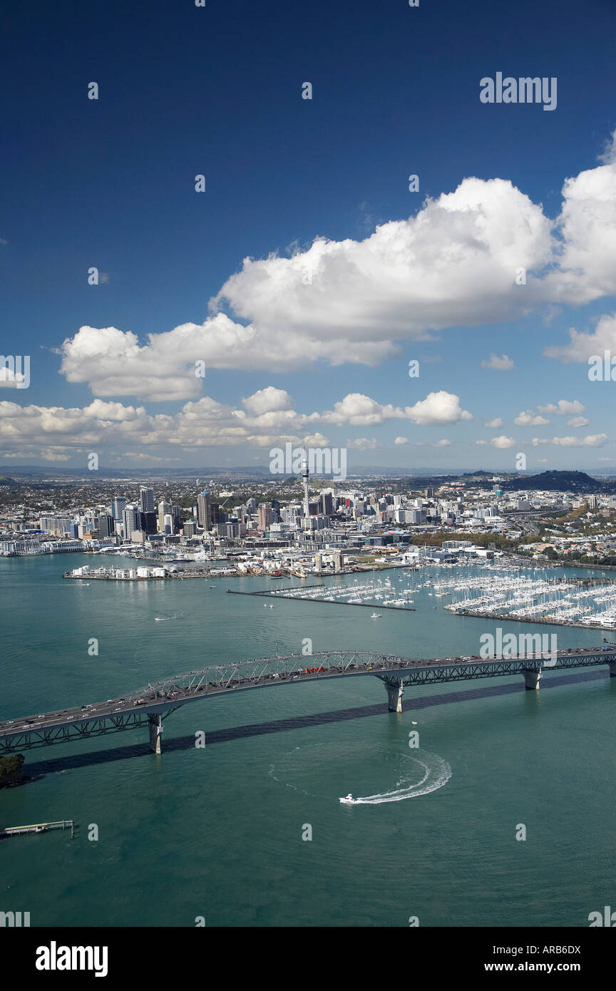 Auckland Harbour Bridge und Waitemata Harbour Auckland Nordinsel Neuseeland Antenne Stockfoto