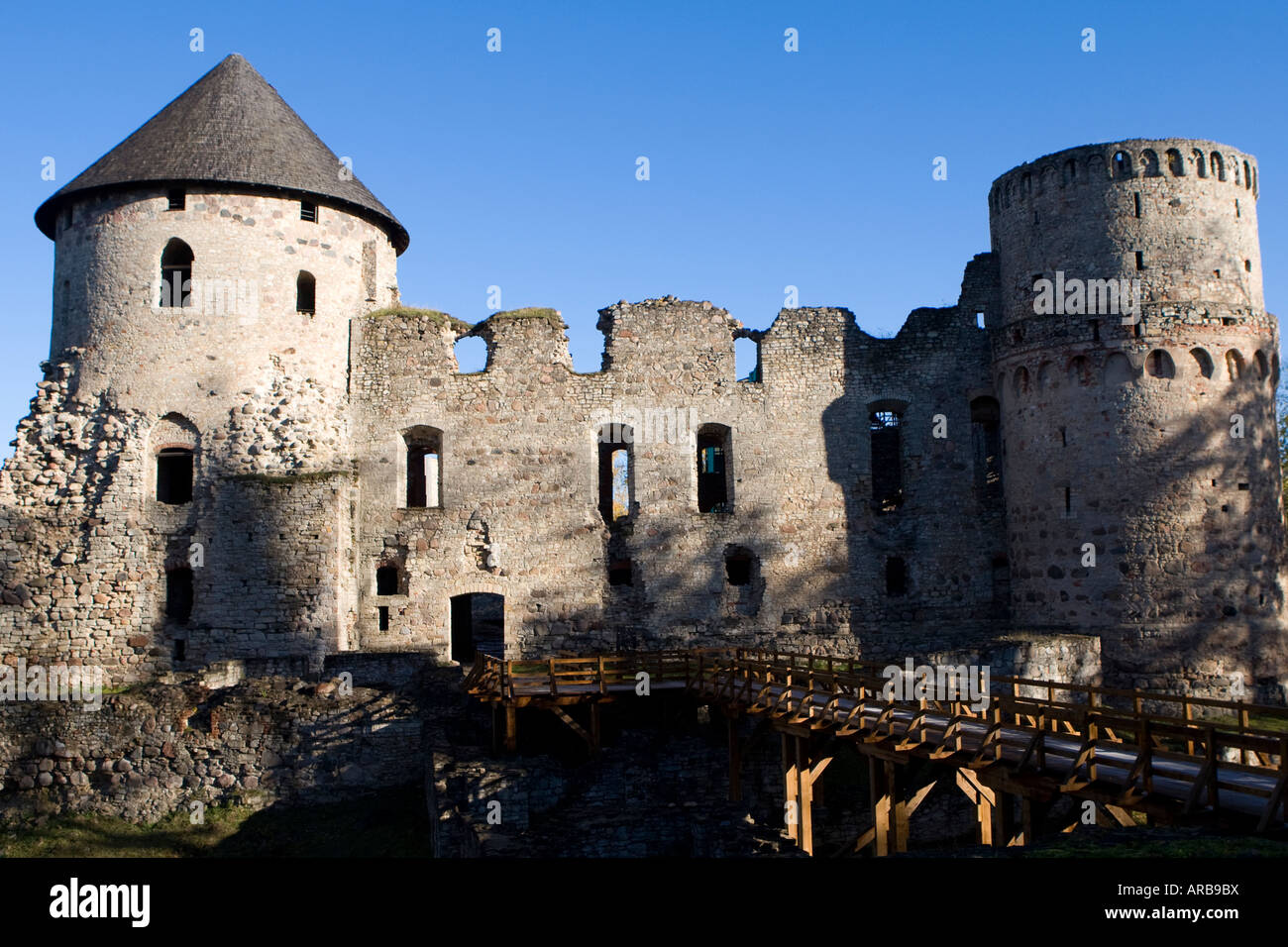 Ruinen der alten Burg Cesis Lettland in Cesis Stockfoto
