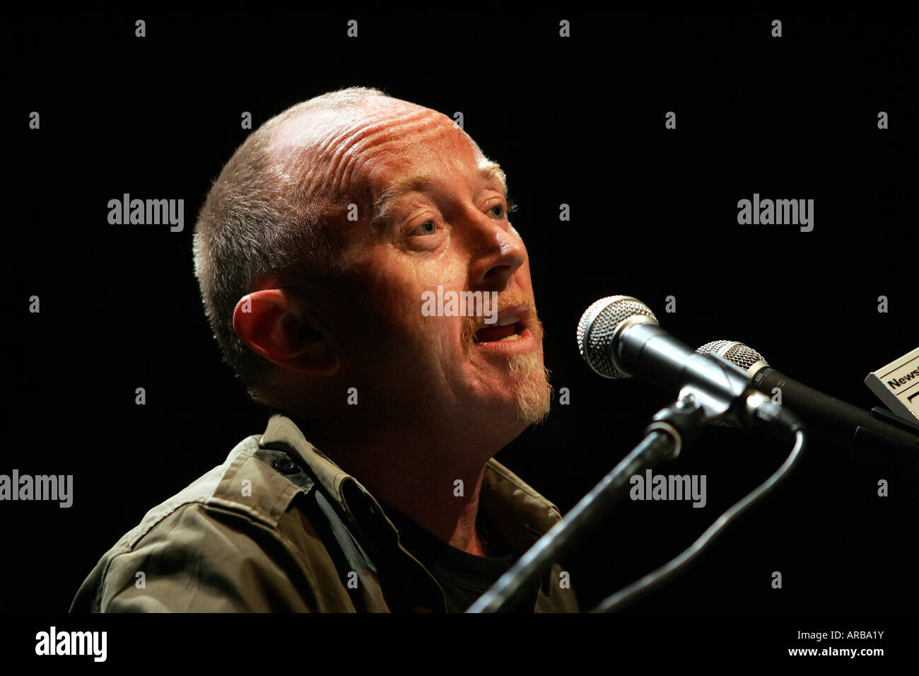 Neuseeland-Ikone Dave Dobbyn singen auf der Bühne Nelson Stockfoto