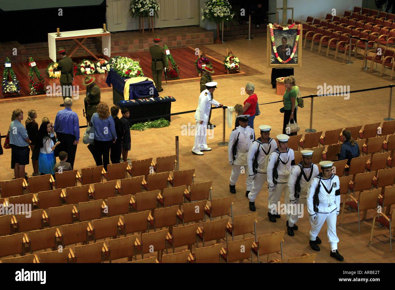 Änderung der Ehrenwache am Dom als Sir Edmund Hillary Lügen im Zustand vor seiner Beerdigung in Auckland Neuseeland Stockfoto