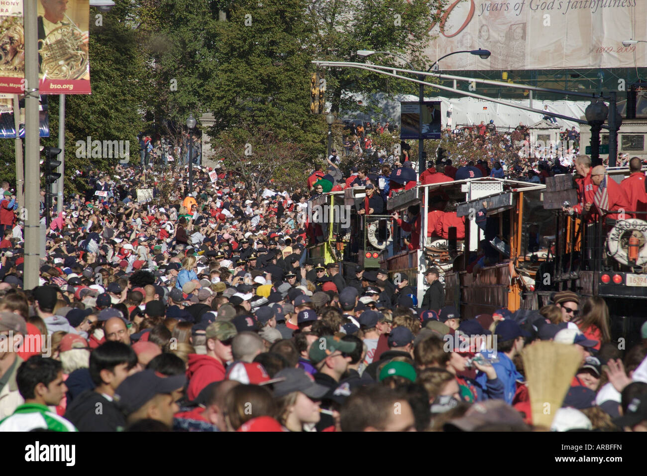Masse der Leute, die Boston Red Sox Sieg in der World Series 2007 zu feiern. Boston, Massachusetts, Neuengland, USA Stockfoto