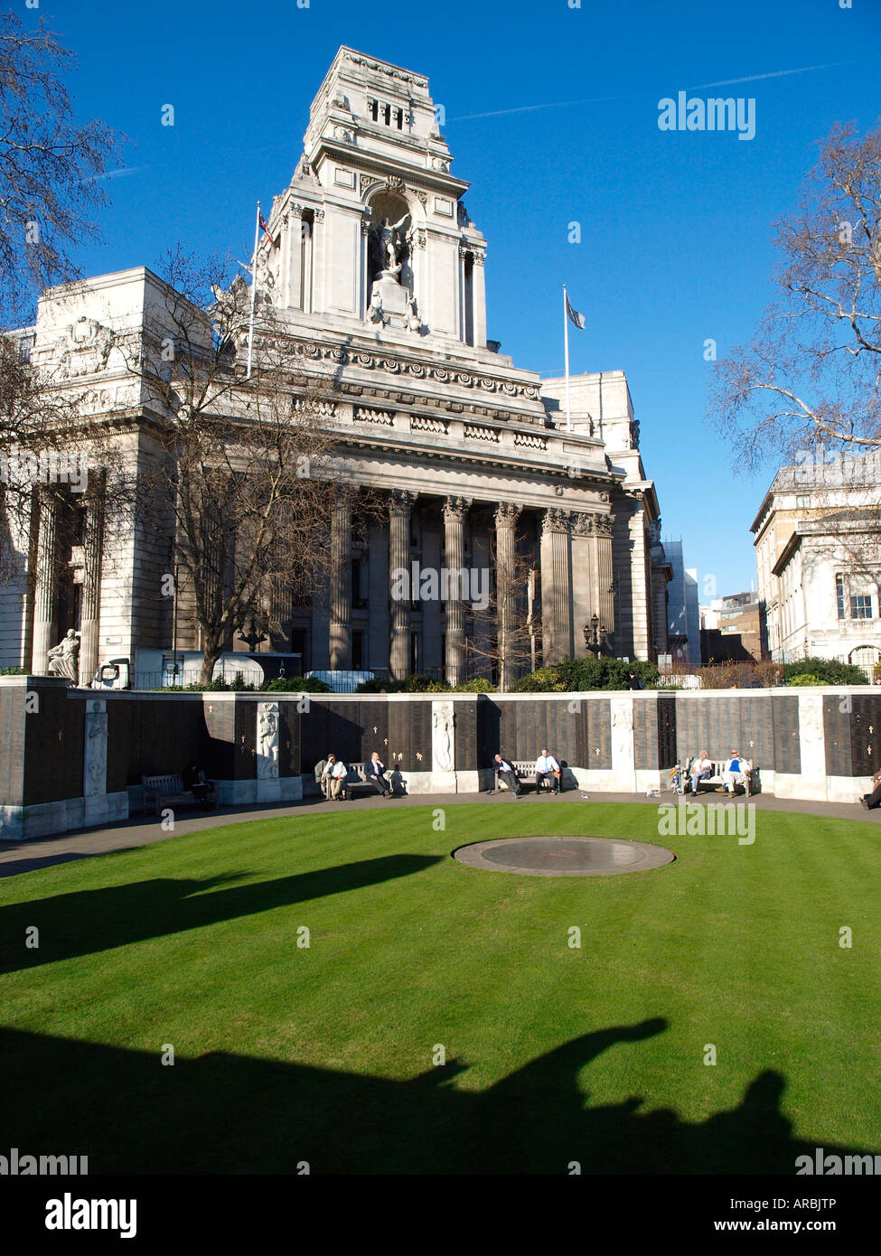 10 Trinity Square, London EC3, besetzt durch die Willis Versicherungsgruppe (Willis Group Holdings, Ltd.). Stockfoto