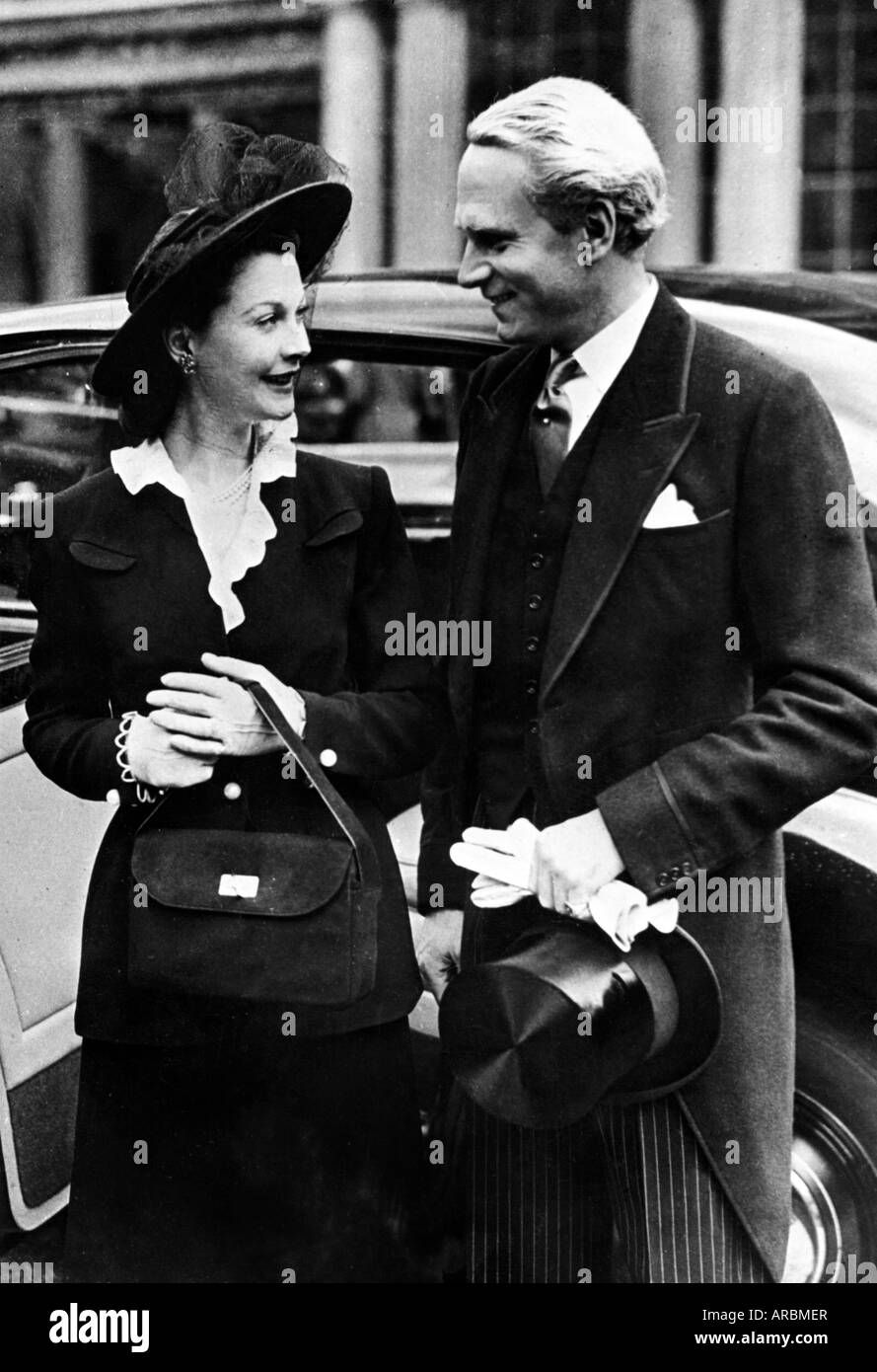 Olivier, Laurence Sir, 22.5.1907 - 11.7.1989, britischer Schauspieler, mit der zweiten Frau Vivien Leigh (1913-1967), nach Verleihung des Ehrentitels, der Ausreise, des Buckingham Palace, London, 1947, England, Ehemann, Paar, Frau, Stockfoto