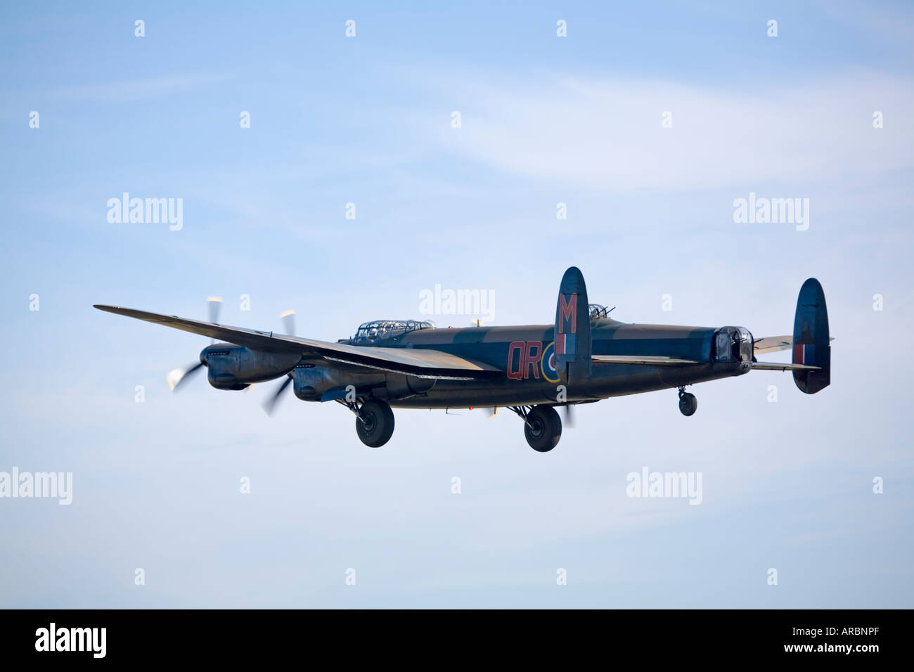 Schlacht von Britain Memorial Flight RAF Lancaster Bomber während des Fluges Stockfoto