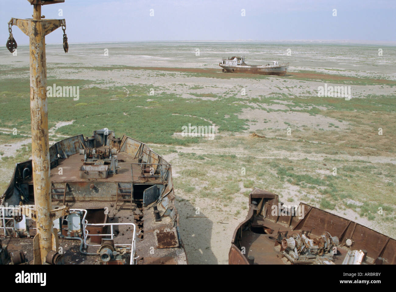 Schiffsfriedhof in der Nähe von Aralsk am Meeresboden durch Wasser Verluste, Aralsee, Kasachstan, Zentralasien Stockfoto