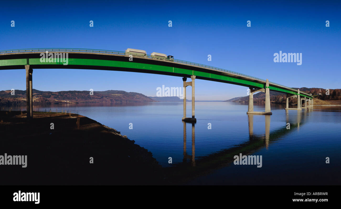 Neue Brücke bei Minnesund auf See Mjosa, Norwegen, Skandinavien, Europa Stockfoto