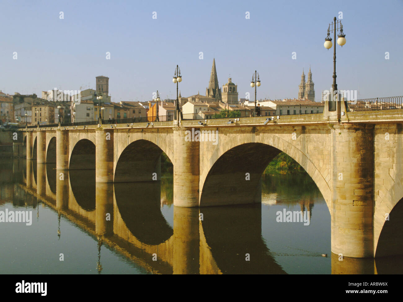 Puente de Piedra, John Ortega, über Rio Ebro (Fluss Ebro), Logrono, Camino de Santiago, La Rioja, Kastilien und Leon, Spanien Stockfoto