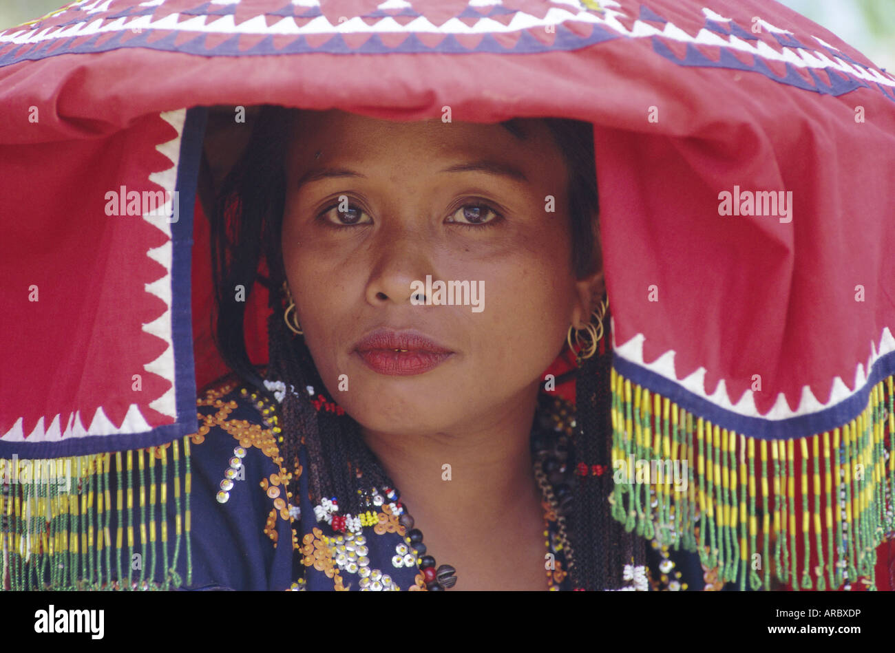 Porträt einer Frau des Stammes T'Boli in Tracht, eine ethnische Gruppe, South Cotabato, Insel Mindanao, Philippinen Stockfoto