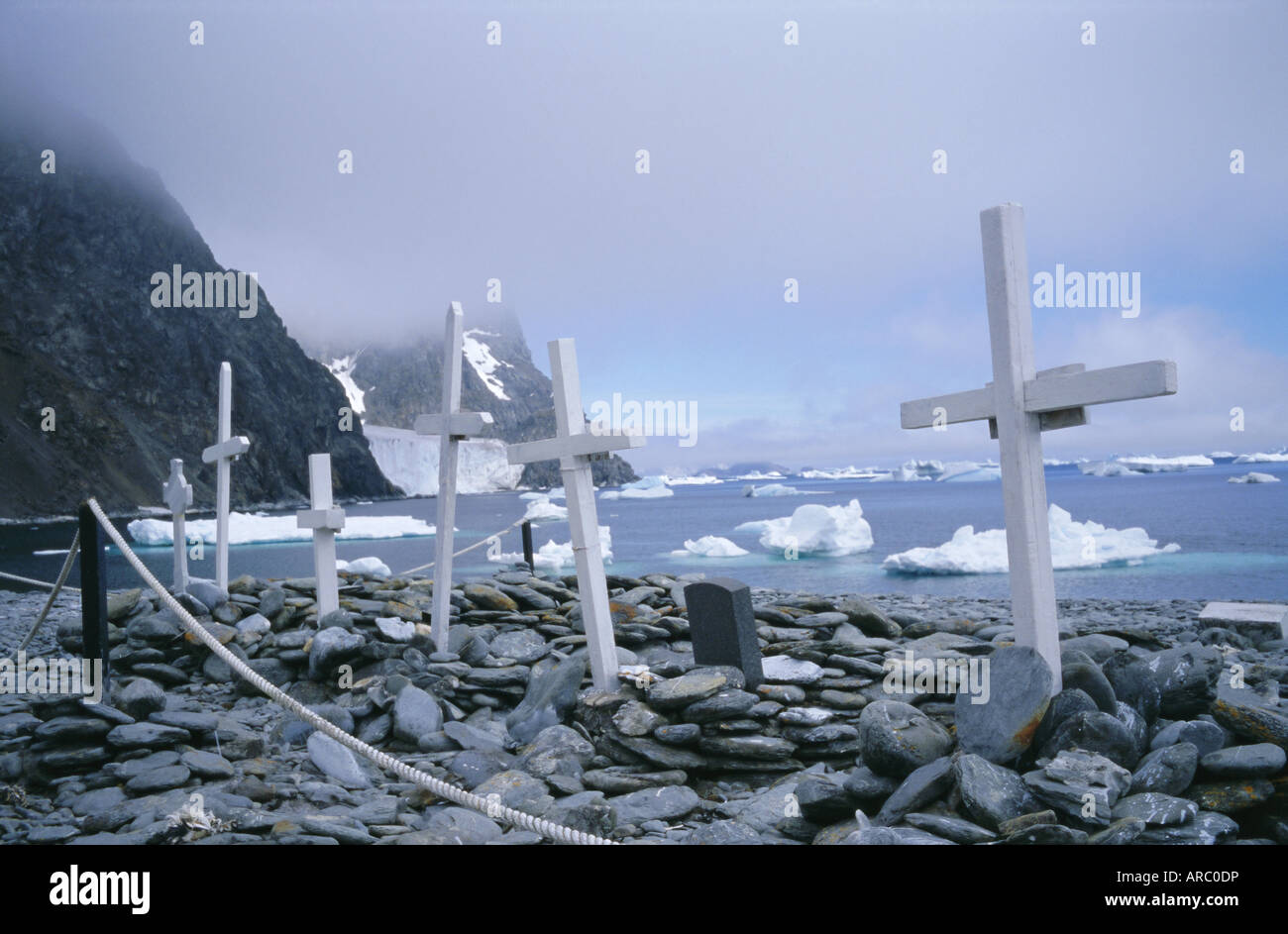Grabstätte mit Gedenkstätten für Walfänger und Wissenschaftler, Laurie Island, Süd-Orkney-Inseln, Antarktis, Polarregionen Stockfoto