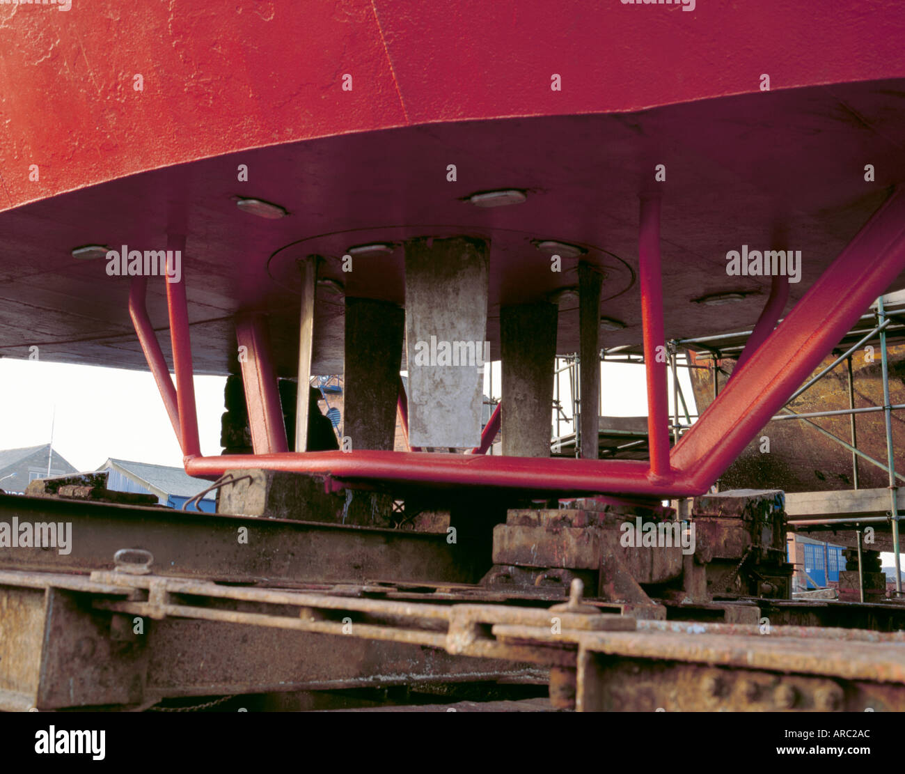 Voith Schneider Antrieb auf einen Schlepper in einem Schiff reparieren Hof, Grimsby, Humberside, North Lincolnshire, England, UK. Stockfoto