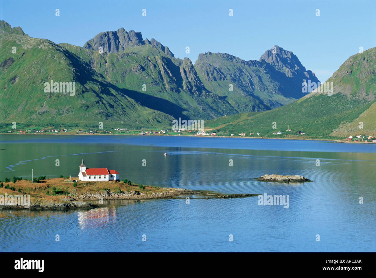 Austnesfjorden und Trolltinden Gebirge, Lofoten-Inseln, Nordland, Norwegen, Skandinavien, Europa Stockfoto