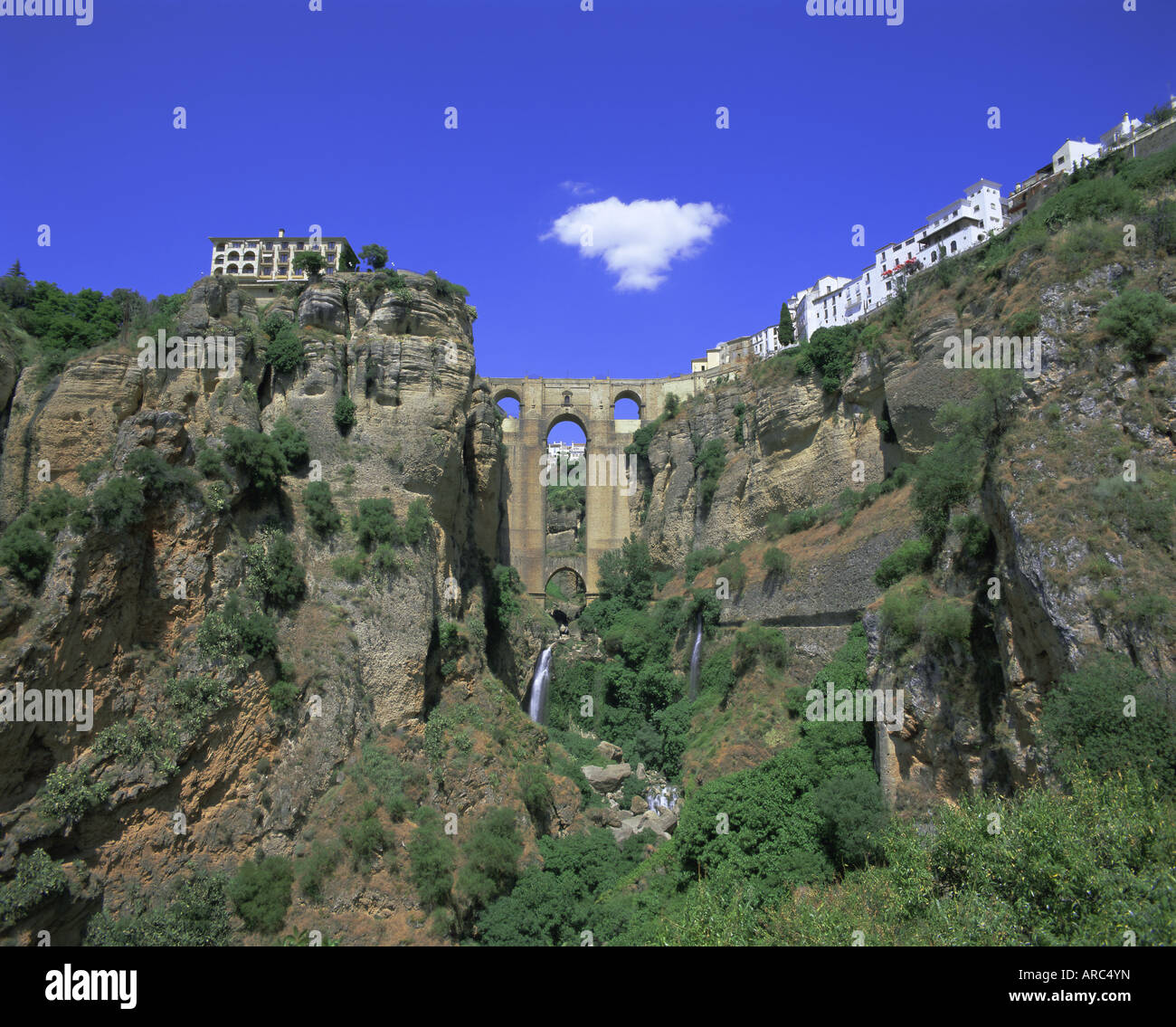 Blick von der Puente Nuevo, La Ciudad, muslimische (maurische) Altstadt, Ronda, Andalusien (Andalusien), Spanien, Europa Stockfoto