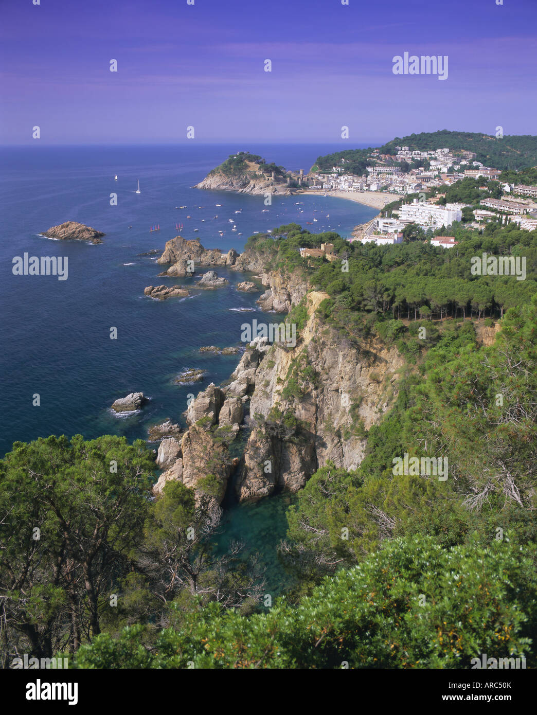 Erhöhten Blick auf Tossa de Mar, Costa Brava, Catalunya (Katalonien) (Cataluna), Spanien, Europa Stockfoto