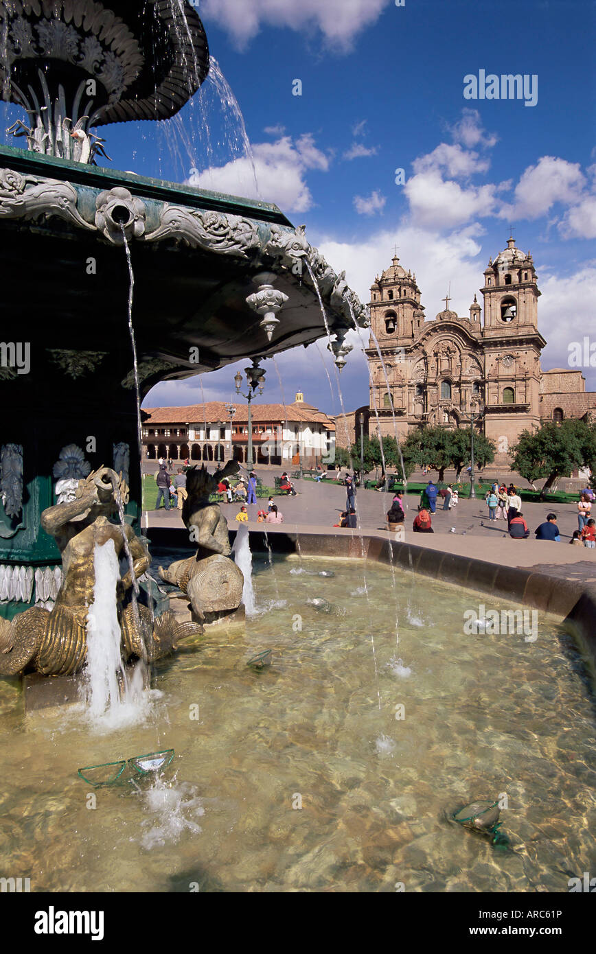 Brunnen und die christliche Kathedrale über Decin Cuzco (Cusco), UNESCO-Weltkulturerbe, Peru, Südamerika Stockfoto